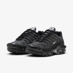 Nike Air Max Plus Black Metallic Silver - Image 3