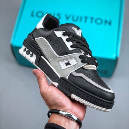 LouisVuittonTrainerBlackGraySignature_2.jpg