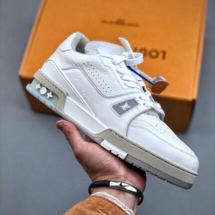LouisVuittonTrainer_54SignatureWhiteGrey_1.jpg