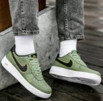 NikeAirForce1OliveGreenGold_5_8f72ee21-eef7-41ee-9ea7-eb135d5f5528.webp